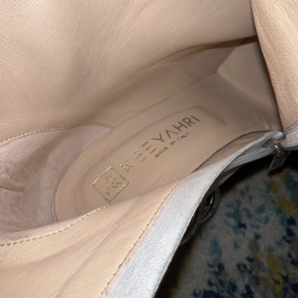 Keeyahri White Pointed Heeled Boots - Picture 8 of 14